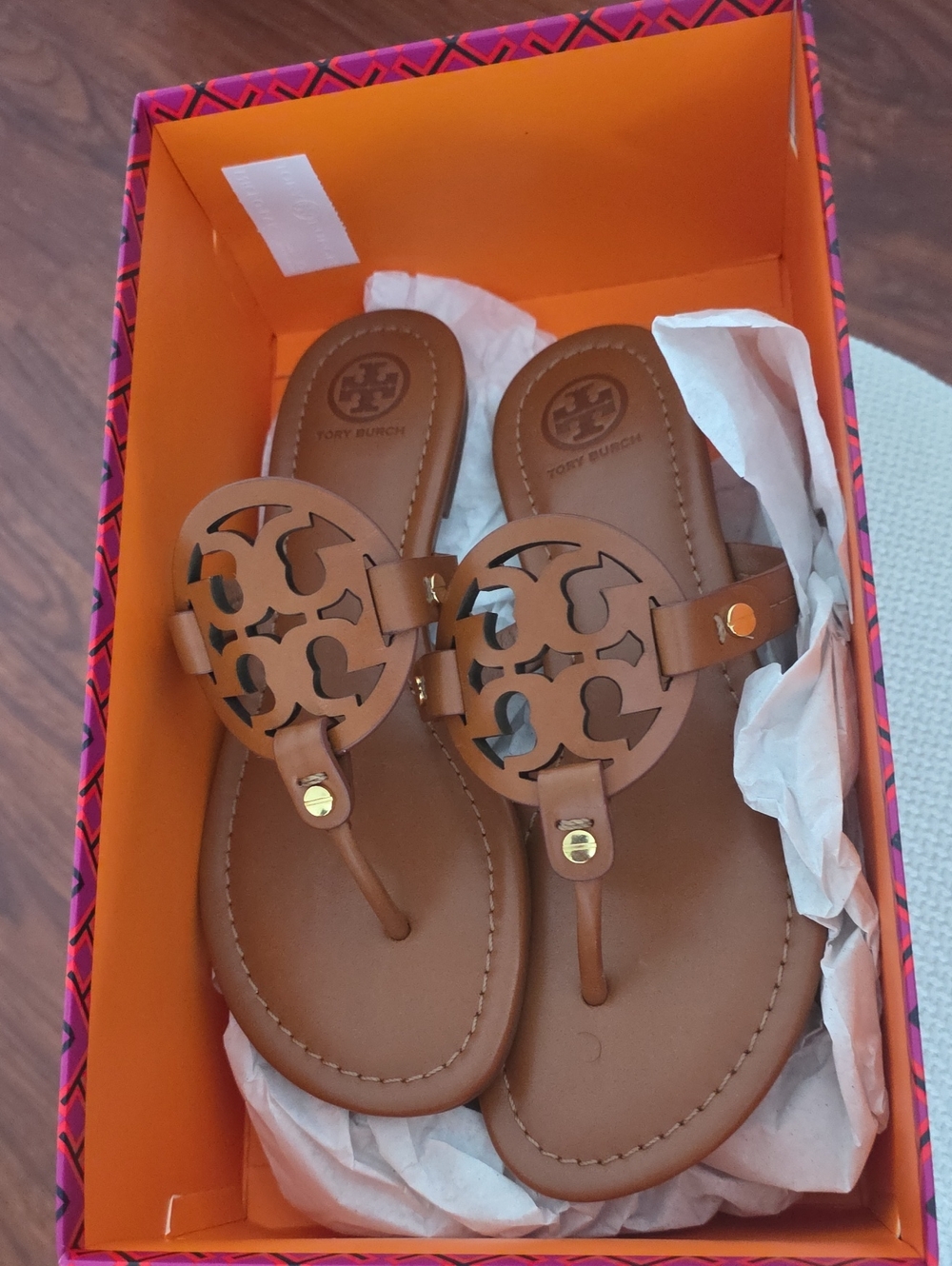 Tory Burch Leather Logo Thong Sandals in Cognac
